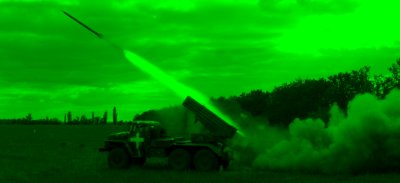 CC-BY-4.0 från''https://commons.wikimedia.org/wiki/File:UA_36th_brigade_BM-21_Grad_01.jpg'' i sin tur från ''https://armyinform.com.ua'', kraftigt modifierad