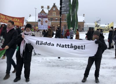 Järnvägstorget, vår banderoll
